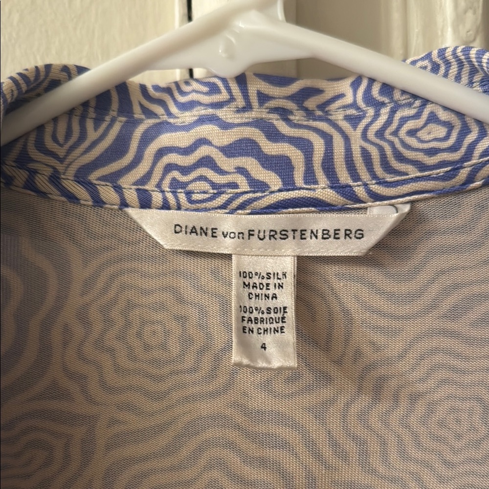 Diane Von Furstenberg Abstract Blue and White Classic 70’s Wrap Dress